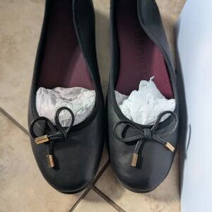 AEROSOLES Black Flats with Elegant Bow